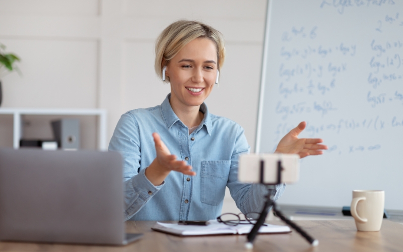 How to Convert Webinar Recording into Social Media Clips — complete guide with AI tools